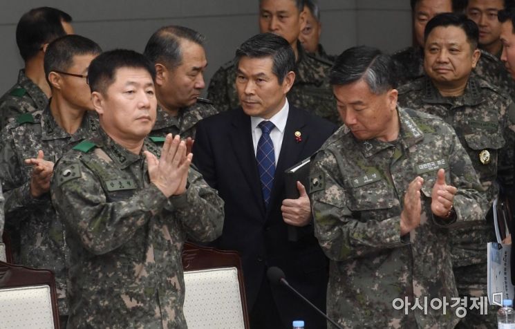 [포토] 전군 주요지휘관회의 참석하는 전경두 장관