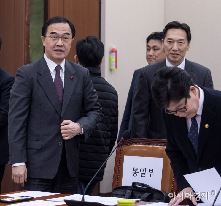 [포토] 남북경제협력특위 출석하는 조명균 장관