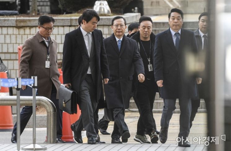 [포토] 법원 도착한 박병대 전 대법관