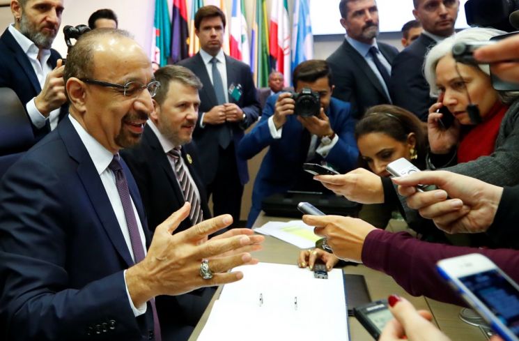 OPEC 감산 규모 논의 '진통'에 국제유가 급락…결론은?