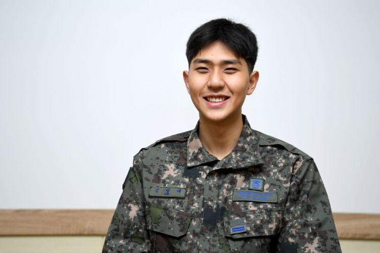 '주경야독' 공군 일병 불수능 만점…하루 5시간 공부