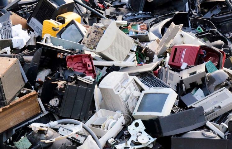 1인당 전자쓰레기 배출량은 6.1㎏이고, 한국인들은 2배를 넘는 13.1㎏이나 됩니다. [사진=The Global E-waste Monitor 2017]