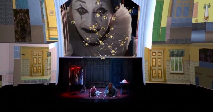 증강현실로 구현된 무대 위 행성