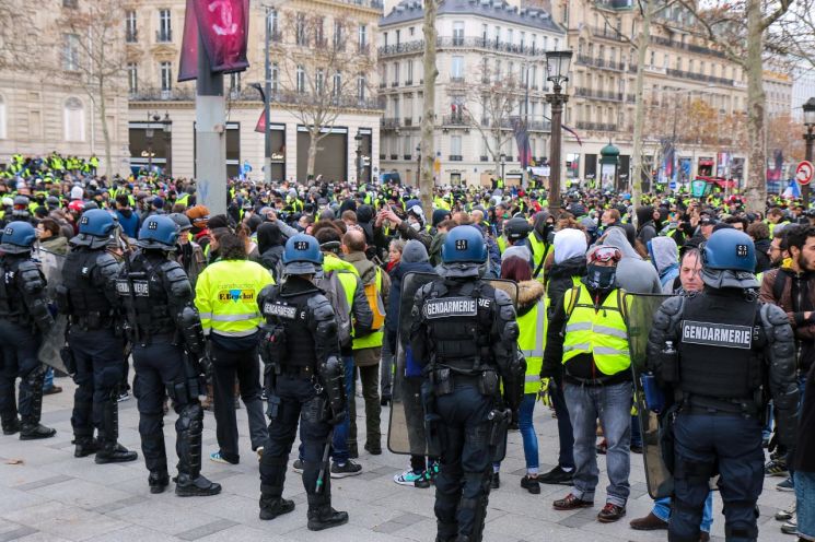 佛노란조끼 시위에 135명 부상·1000명 구금…"과격 양상은 다소 약화"