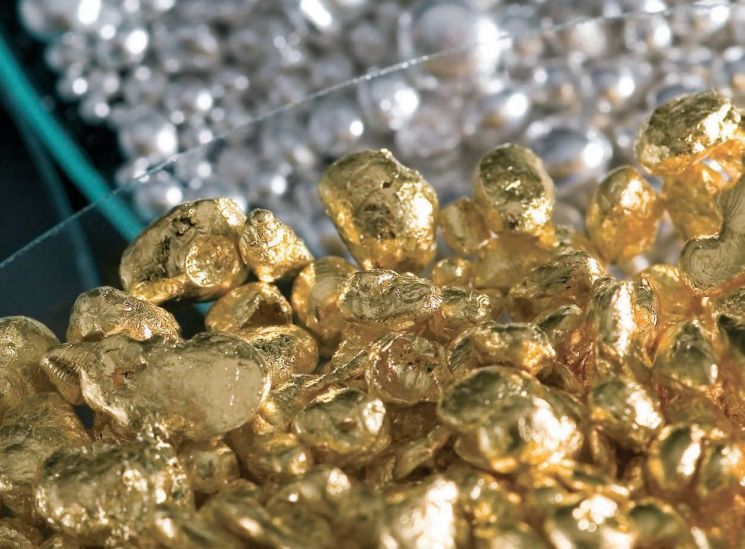 도시광산에서 전자쓰레기를 해체해 뽑아낸 금의 일부. 순도가 99%에 달한다고 합니다. [사진=The Global E-waste Monitor 2017]