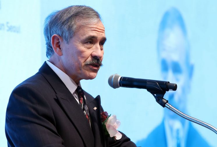 해리스 美대사 "한국, 한미동맹 위해 더 많은 것 해야"