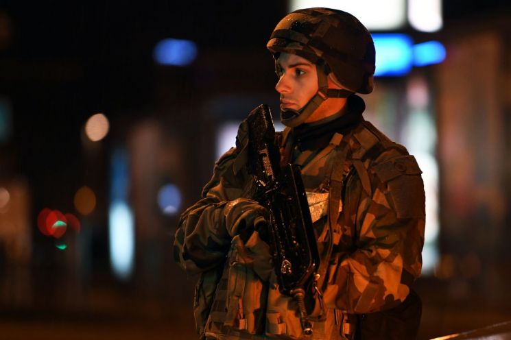 佛스트라스부르 크리스마스 마켓서 총격…2명 사망·11명 부상
