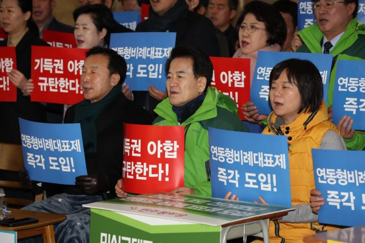 바른미래·평화·정의, 선거제도 개혁 압박…文대통령·민주·한국 ‘결단’ 촉구