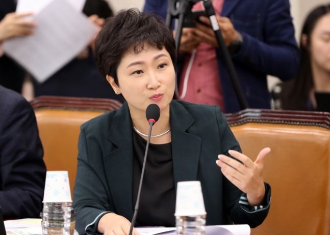 김미화 “이언주, 가짜 뉴스 퍼뜨리지 말고 사과하라”