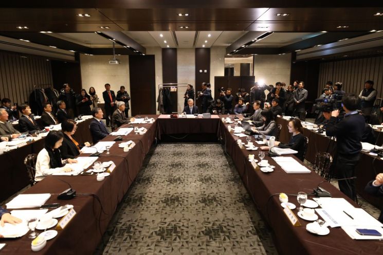 KAIST 이사회, 신성철 총장 직무정지 결정 유보…"타 기관 감사 결과에 의한 혼란 우려"(종합)