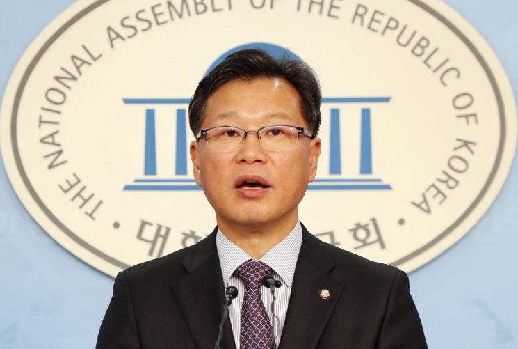 한국당 "우윤근 의혹, 특검·국정조사도 할 수 있다"