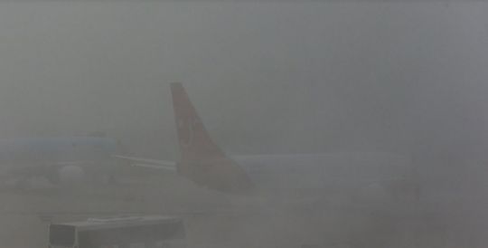 김해공항, 짙은 안개로 항공기 지연·결항 속출
