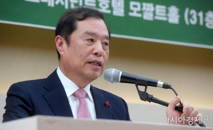 [포토]축사하는 김병준 자유한국당 비상대책위원장