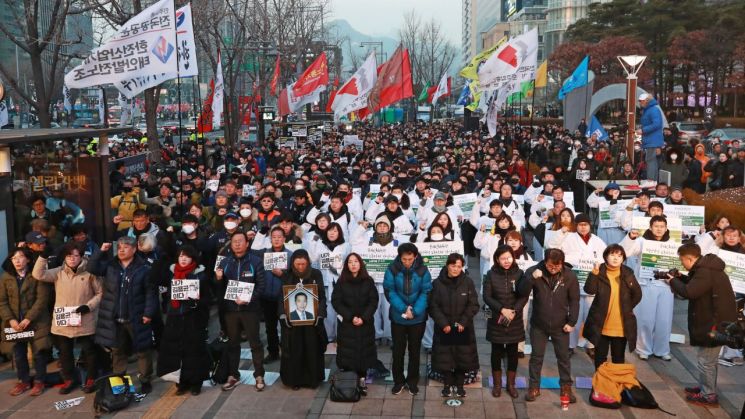 작년까지 공공부문 정규직 전환 17만5000명…목표의 85.4% 달성  