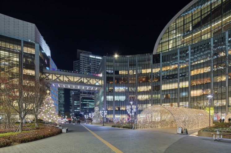 유통계 '크리스마스 특수' 옛말…홈파티족만 신났다