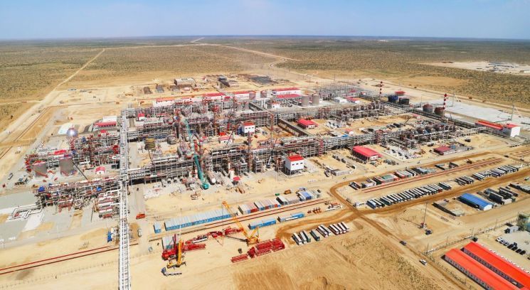 현대엔지니어링이 우즈베키스탄 수도 타슈켄트 남서쪽에 위치한 부하라 지역에서 시공한 칸딤 가스처리시설. 이곳은 연간 최대 81억㎥의 천연가스를 생산·처리하는 곳으로 중앙아시아로의 수출을 전담하고 있다.