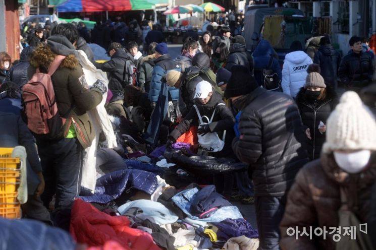 [포토]구제옷 고르는 지갑 얇은 서민들