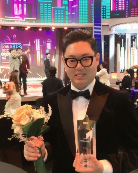 감스트, ‘MBC 연예대상’ 신인상 수상 인증샷 ‘연예인 느낌 물씬’