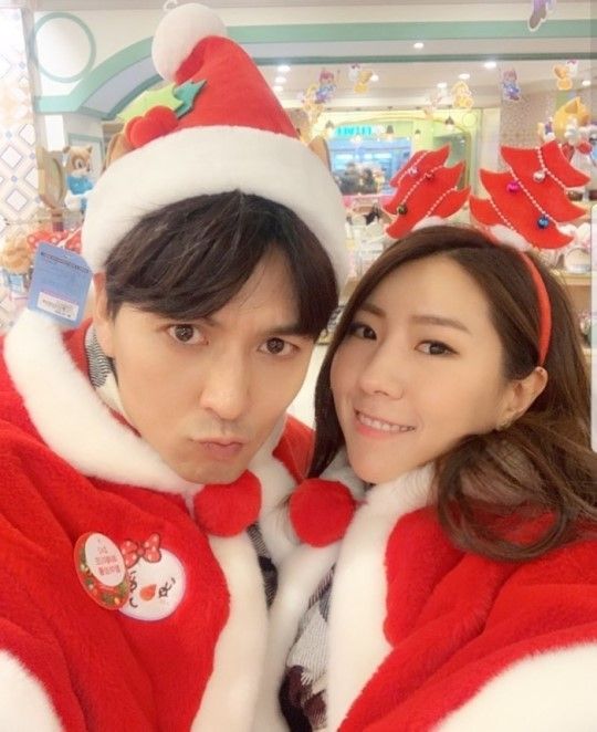 ‘연애의 맛’ 이필모♥서수연, 꿀 떨어지는 근황…커플 산타 복장 눈길  