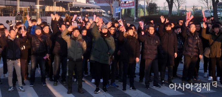 [포토] 일터로 복직한 쌍용차 해고 노동자들