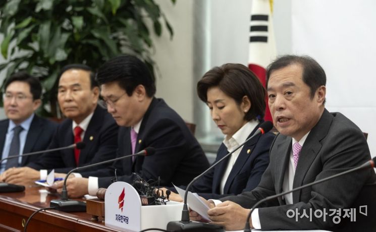 [포토] 모두 발언하는 김병준 비대위원장