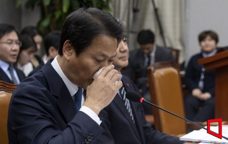 [포토] 속타는 비서실장