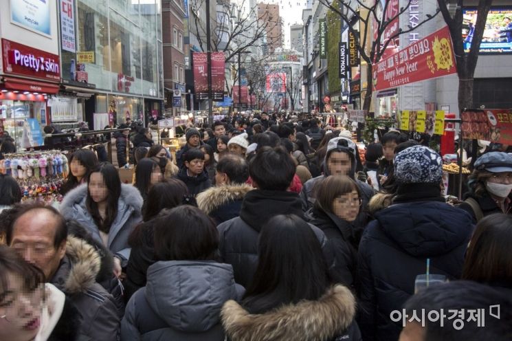 [포토] 연말에도 붐비는 명동
