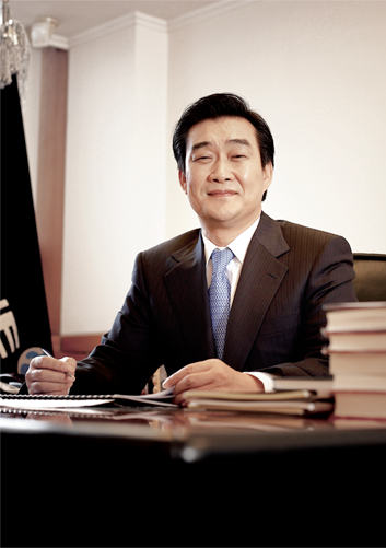 유경선 회장 "현명한 분배, 효율적 운영"…새해 유진그룹 '성장해법' 