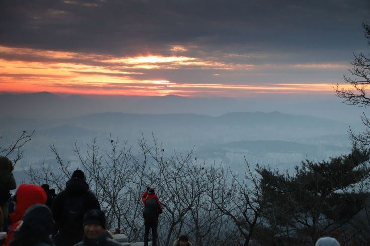 강북구, 북한산 시단봉에서 새해 첫 아침 연다
