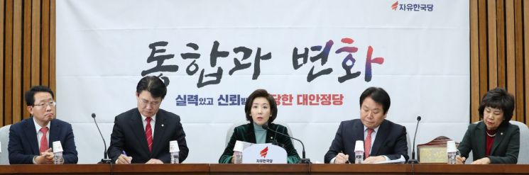나경원 "靑 불법사찰 특검으로…5개 상임위 소집도 추진" 