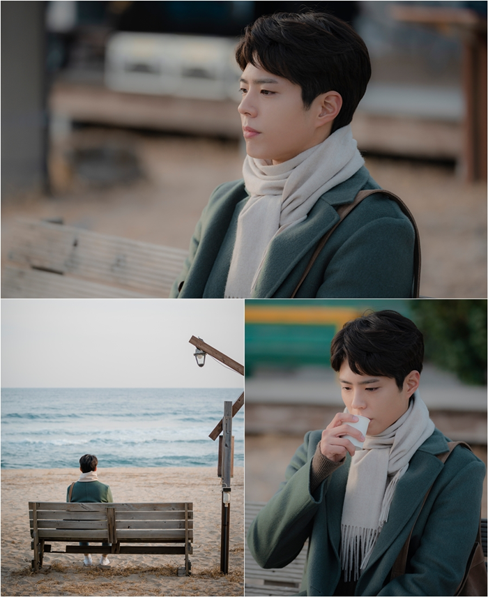 송혜교 없이 텅 빈 자리에 앉아있는 '남자친구' 박보검. 사진=tvN 제공