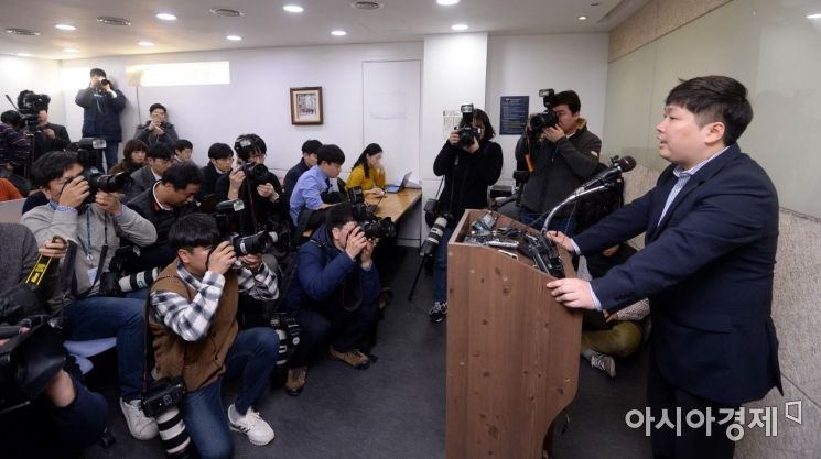 [포토] 신재민 전 사무관 향한 취재열기