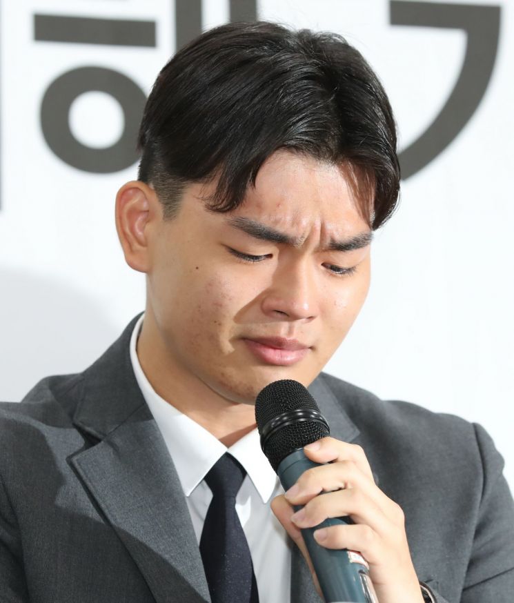 '수년간 폭행당했다' 폭로한 더이스트라이트 전 멤버 검찰 고발인 조사