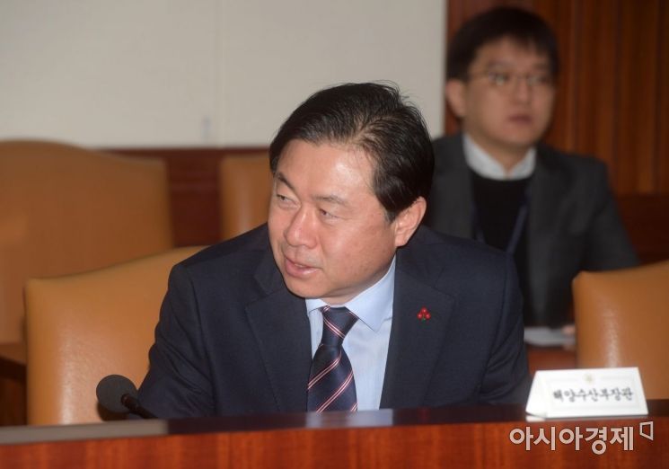 [포토]국정현안점검조정회의 참석한 김영춘 장관