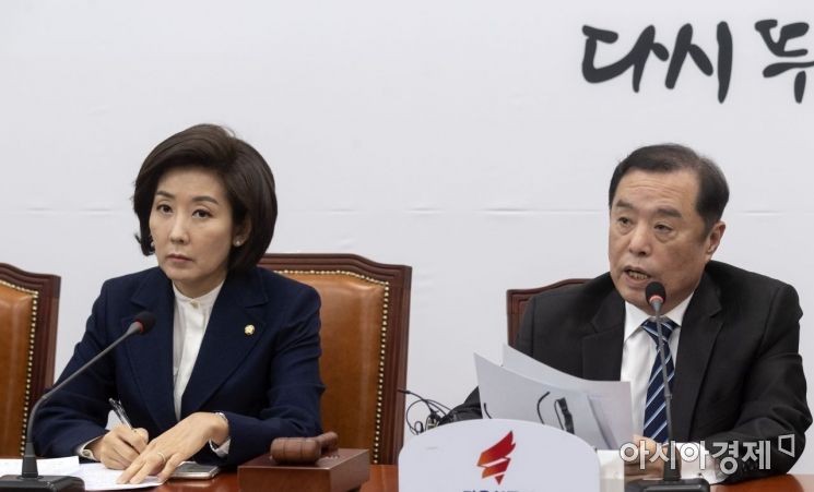 [포토] 발언하는 김병준 자한당 비대위원장