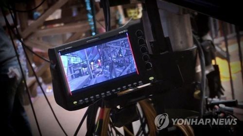 신화 김동완, 밤샘 촬영·성상품화 작심 비판…'초장시간 촬영' 그대로인 제작 현장