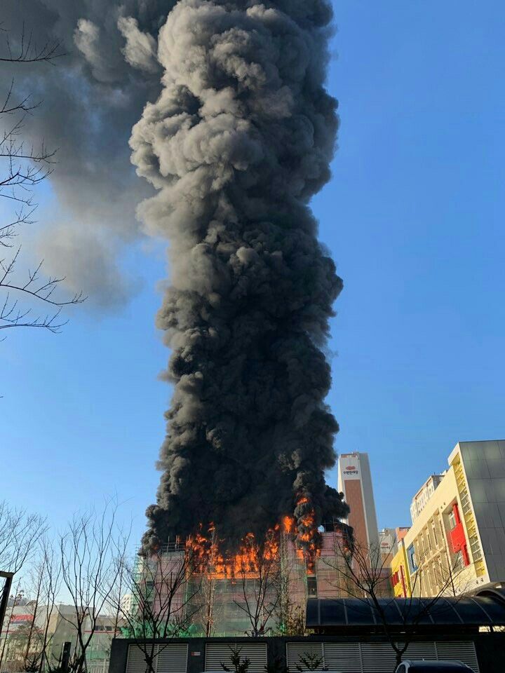 천안 차암초 증축공사장 화재 완전히 진압…인명피해 없어