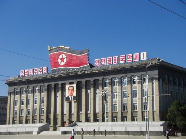 볼보차 '먹튀' 40년…빚에 발목 잡힌 북한 경제
