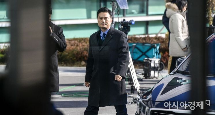 [포토] 검찰에 모습 드러낸 김태우 수사관