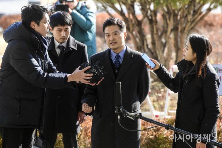[포토]검찰 출석한 김태우 수사관