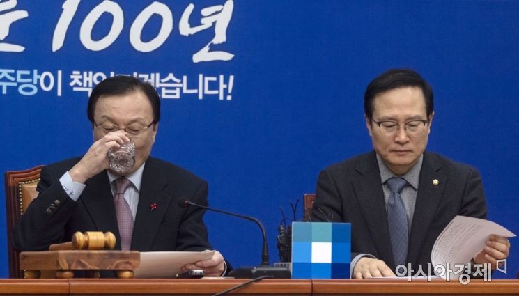 [포토] 속타는 이해찬 대표