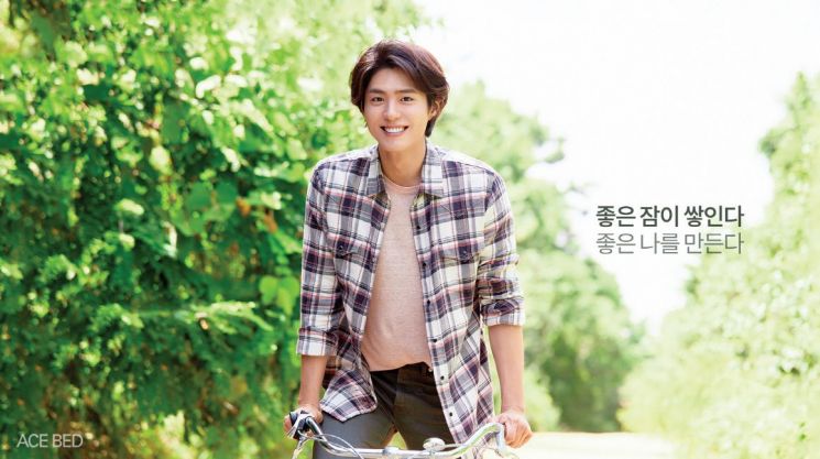 에이스침대, 블로그에 박보검 배경 월페이퍼 공개