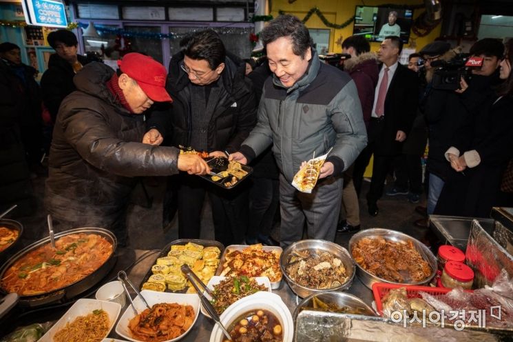 [포토] 통인시장 찾은 이낙연 총리