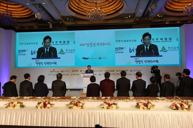 이낙연 "대규모 건설사업 예타 면제"…건설인 신년회 선물보따리(종합)