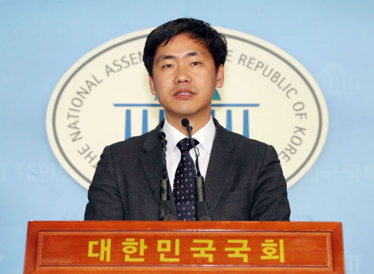 바른미래당 “김원봉, 北에 애국한 인물…비약은 청와대가 하는 것”