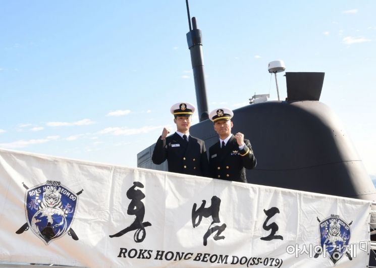 해군 잠수함 첫 부자 승조원 탄생…"대한민국 바다 철통 수호"