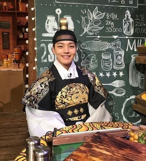 ‘놀토’ 여진구, 근엄한 전하의 자태…눈 호강하는 ‘훈훈한 미모’