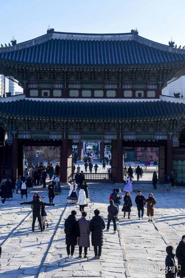 [포토] 경복궁 찾은 관광객들