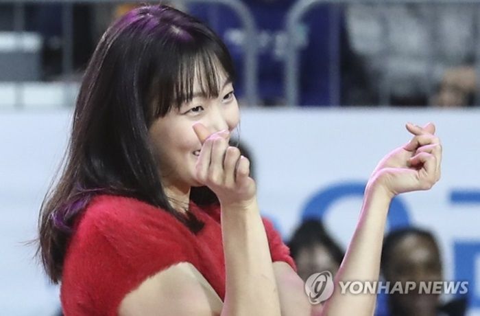 손가락 하트를 날린 신지현. 사진=연합뉴스