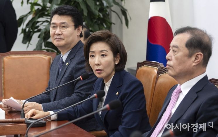 나경원 자유한국당 원내대표가 7일 국회에서 열린 비상대책위원회의에 참석, 모두 발언을 하고 있다./윤동주 기자 doso7@